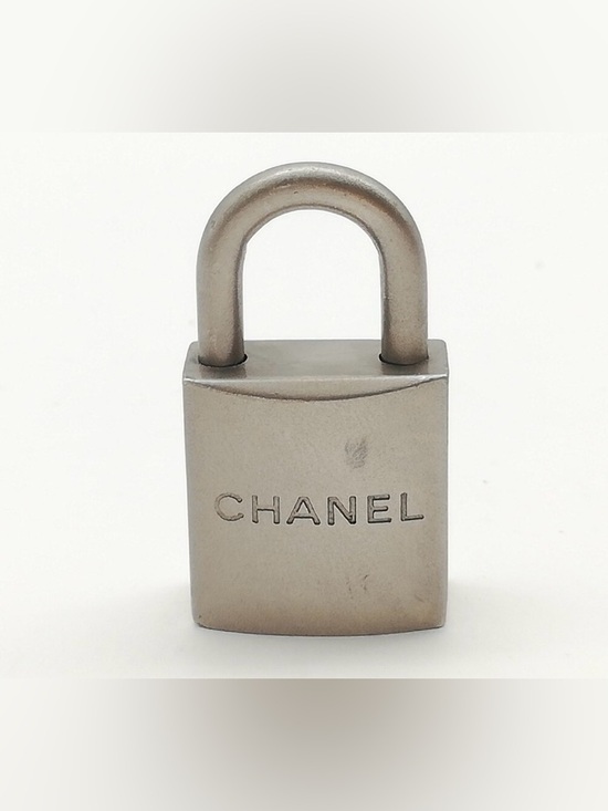 Chanel Cadena Lock & Key - Picture 3 of 7